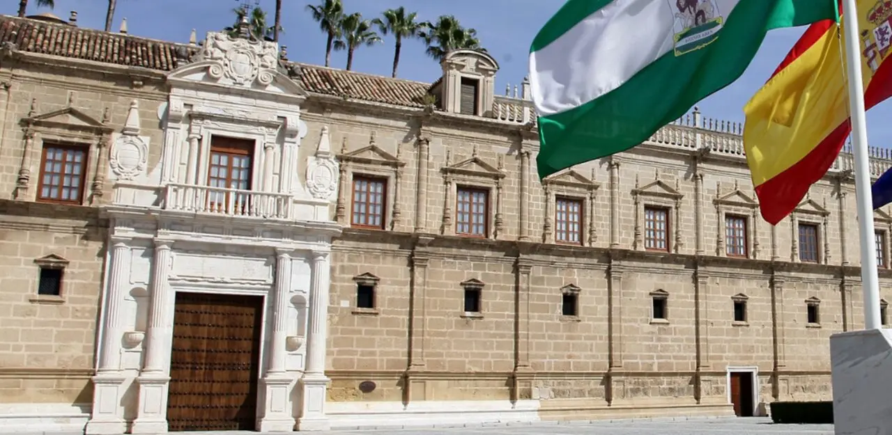 Moreno se queda en 53 esca&ntilde;os y abre la puerta a Vox