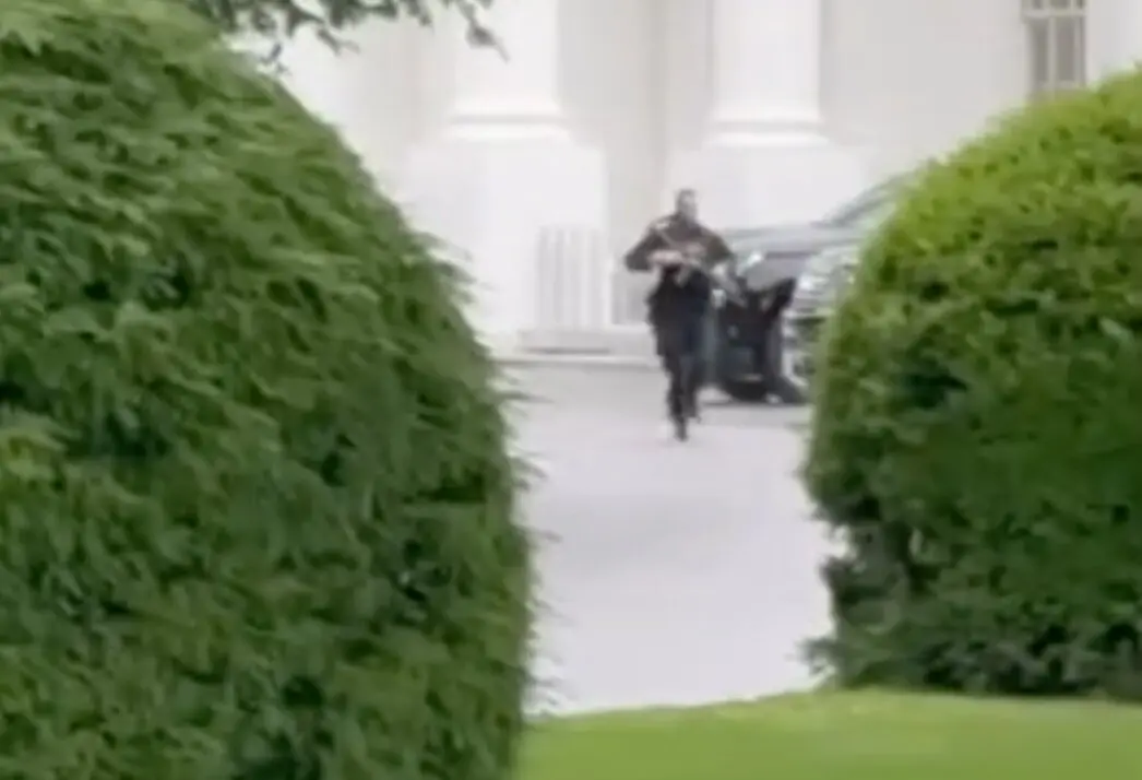 El Servicio Secreto en el momento del tiroteo en la Casa Blanca.