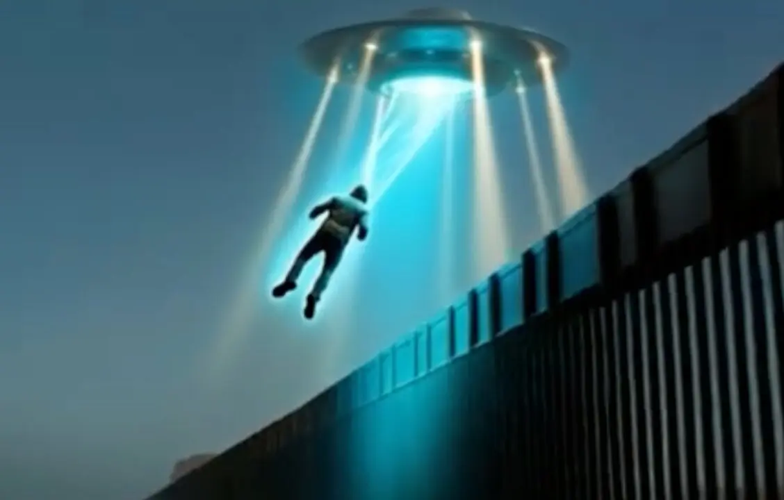 La imagen en la que compara a los latinos con extraterrestres