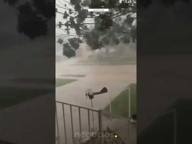 Fotograf&iacute;a que muestra nubes oscuras y rel&aacute;mpagos durante tormenta el&eacute;ctrica en Omaha, Nebraska.<br>                        <br>                        <br>                        <br>                      