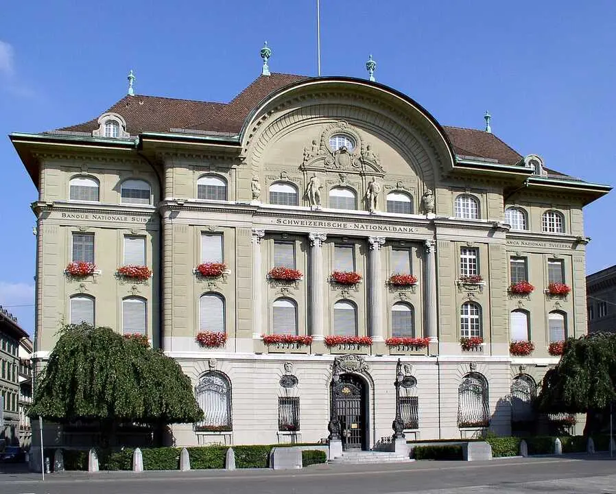 Banco Nacional Suiza

Por Baikonur - Trabajo propio, CC BY-SA 3.0, https://commons.wikimedia.org/w/index.php?curid=312947