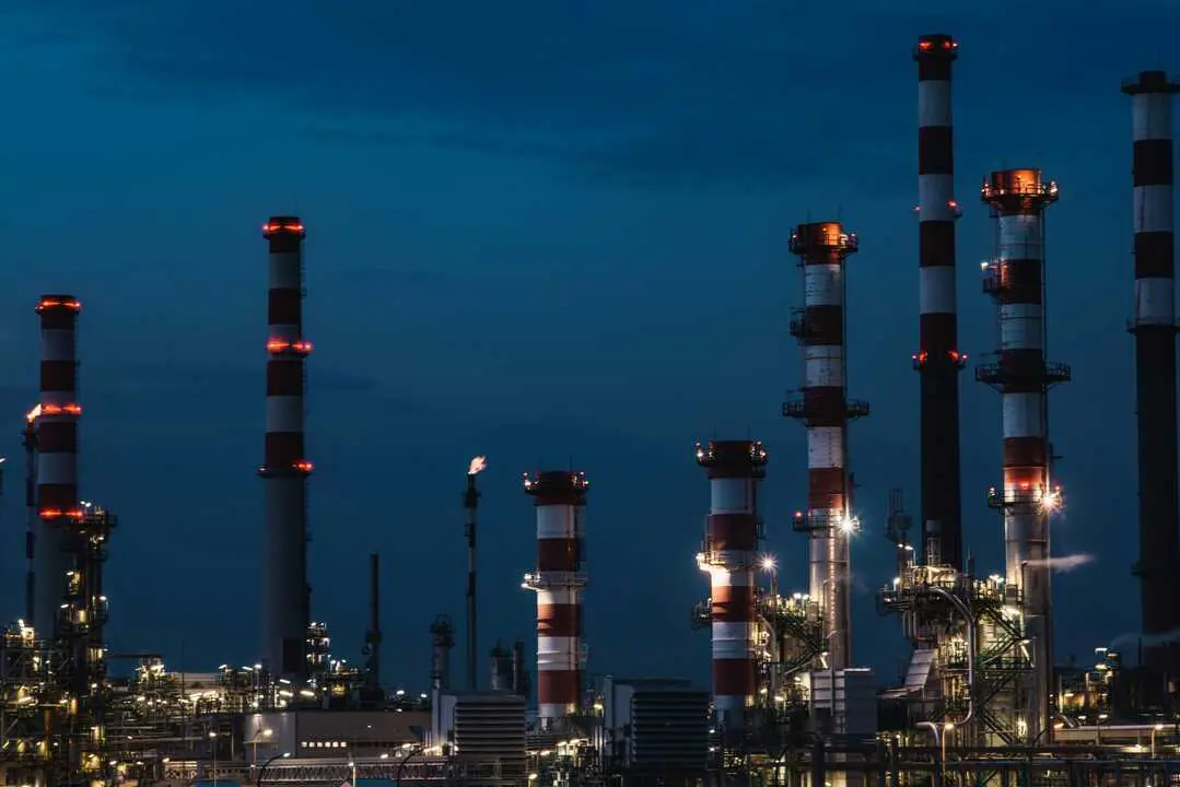 Petr&oacute;leo 

Foto de Maksym Kaharlytskyi en Unsplash