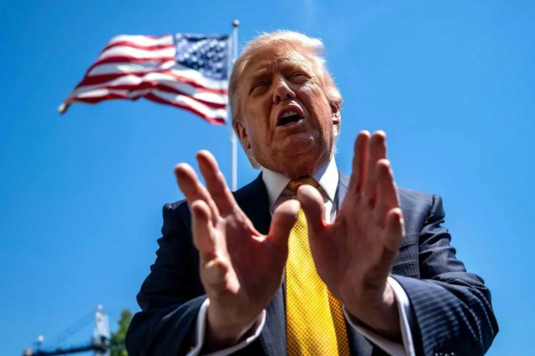 EP_TRUMP_GRITANDO_ENFADADO