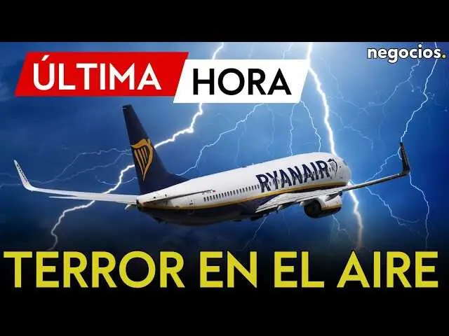 Imagen de la aeronave afectada de Ryanair con la ventanilla da&ntilde;ada tras la descompresi&oacute;n en vuelo.<br>                        <br>                        <br>                        <br>                      