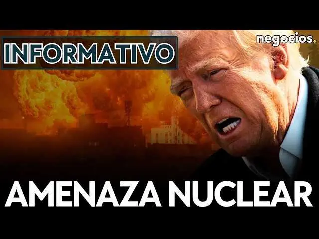 Trump observa un mapa del estrecho de Ormuz, clave en la disputa con Ir&aacute;n, con banderas de Estados Unidos e Ir&aacute;n al fondo.<br>                        <br>                        <br>                        <br>                      