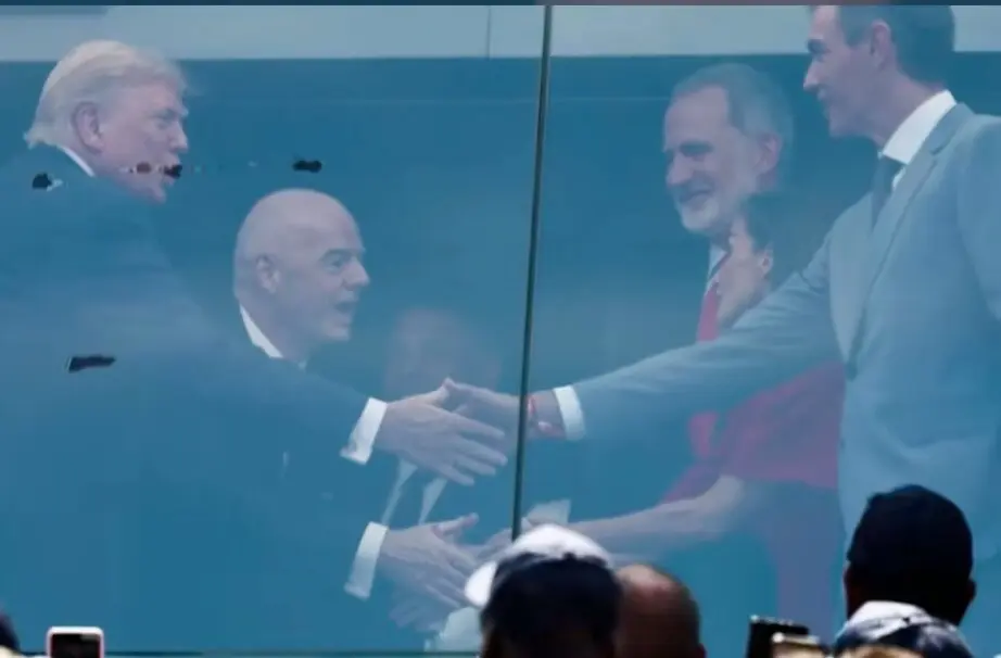 La foto de Trump y Pedro S&aacute;nchez