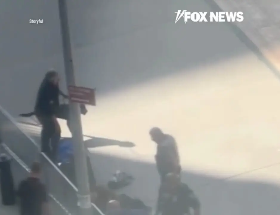 Roci&oacute; gasolina frente al ICE y ahora est&aacute; bajo custodia