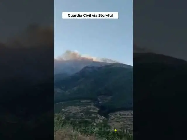 Trabajos de los equipos de emergencia en el incendio forestal de Tornavacas, mostrando el terreno afectado y el despliegue para controlar las llamas.<br>                        <br>                        <br>                        <br>                      
