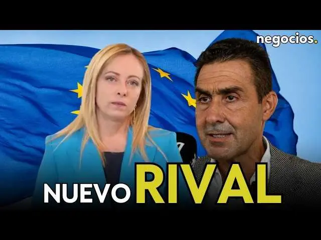 Roberto Vannacci en un mitin pol&iacute;tico junto a banderas italianas, en una imagen que representa la nueva fuerza emergente en la pol&iacute;tica de derecha italiana.<br>                        <br>                        <br>                        <br>                      