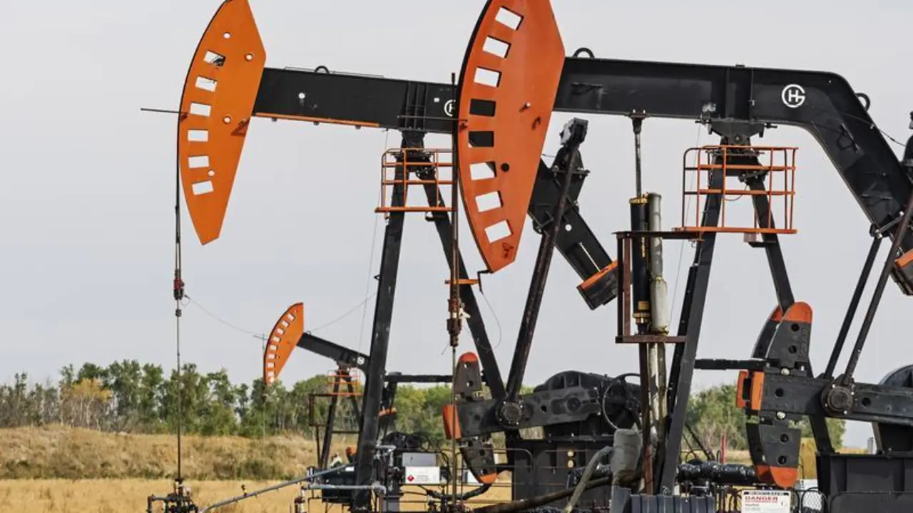 September 9, 2018 - Stoughton, Saskatchewan, Canada - Oilfield pumpjacks belonging to Crescent Point Energy pump crude oil near Stoughton, Saskatchewan.,Image: 390112162, License: Rights-managed, Restrictions: , Model Release: no, Credit line: Bayne Stanley / Zuma Press / ContactoPhoto