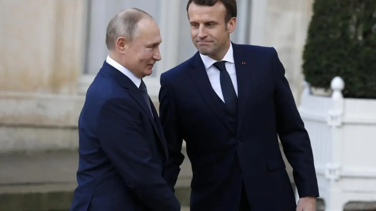 Vladimir Putin y Emmanuel Macron en París, en 2019