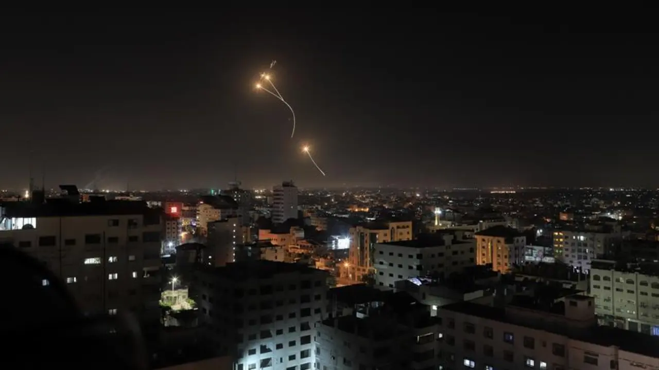 May 10, 2023, Gaza city, Gaza Strip, Palestinian Territory: Israel's Iron Dome air defence system intercepts rockets launched from Gaza City, on May 10, 2023. Israel's army and Gaza militants traded heavy cross-border fire on May 10, with 22 Palestinians killed over two days amid the worst escalation of violence to hit the coastal territory in months
Europa Press/Contacto/Omar Al-Dirawi
(Foto de ARCHIVO)
10/5/2023