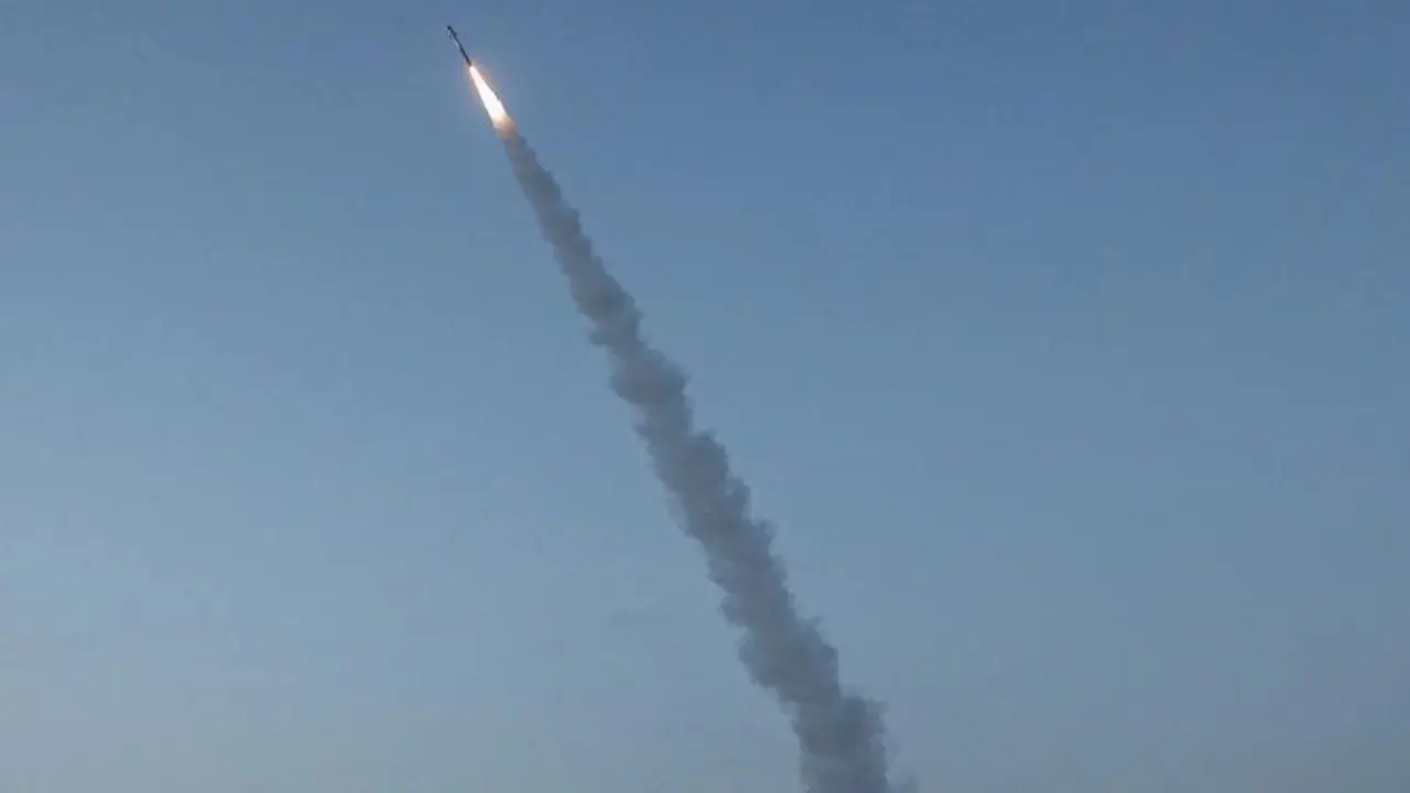 May 13, 2023, Sderot, Israel: Israel's Iron Dome air defence system intercepts rockets launched from Gaza City, over the southern city of Sderot. The agreement of the two parties (Palestinian and Israeli) on the Egyptian declaration of a cease-fire, starting at ten in the evening,' explaining that the agreement 'includes stopping targeting Palestinian fighters, and Israel has recognized things that it did not previously recognize.' Egypt, the traditional mediator between the two warring parties, succeeded in reaching a truce agreement that puts an end to this new August escalation of violence between Gaza and Israel, which is the most dangerous since August 2022.
Europa Press/Contacto/Saeed Qaq
(Foto de ARCHIVO)
13/5/2023