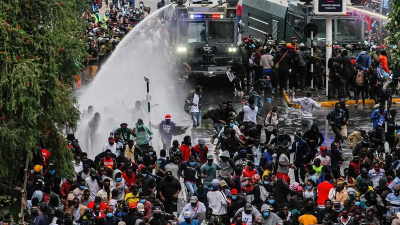June 20, 2024, Nairobi, Kenya: Police officers fire water cannon to protesters who demonstrating against a controversial finance bill in the central business district. Kenyan police used teargas and a water cannon to disperse protesters who gathered in Nairobi central business district to demonstrate against planned tax increases that many fear will worsen the cost of living, as demonstrations spread across the country. Unlike in the past, the current protests are driven and led by young people rather than politicians and have mostly been peaceful.,Image: 883558373, License: Rights-managed, Restrictions: , Model Release: no, Credit line: Boniface Muthoni / Zuma Press / ContactoPhoto
Editorial licence valid only for Spain and 3 MONTHS from the date of the image, then delete it from your archive. For non-editorial and non-licensed use, please contact EUROPA PRESS.
20/6/2024 ONLY FOR USE IN SPAIN