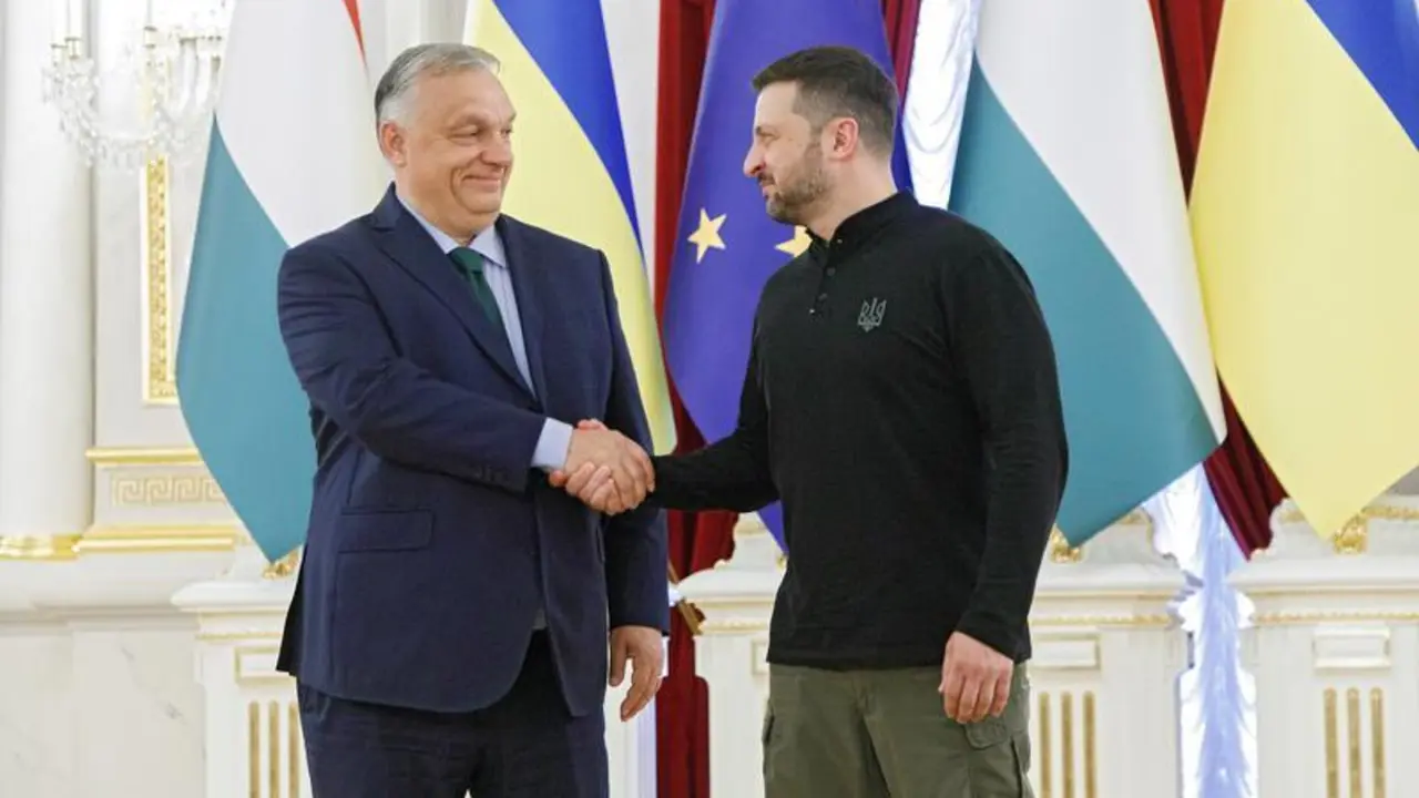02 July 2024, Ukraine, Kiev: Ukrainian President Volodymyr Zelenskyy (R) shakes hands with Hungary's Prime Minister Viktor Orban before the start of their joint press conference in Kiev. Photo: -/Ukrinform/dpa
02/7/2024 ONLY FOR USE IN SPAIN