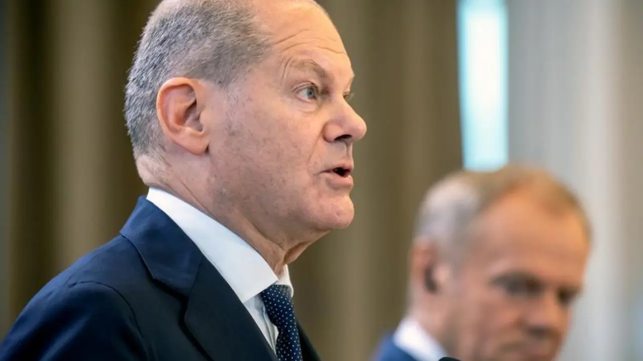 02 July 2024, Poland, Warsaw: German Chancellor Olaf Scholz (L), next to Donald Tusk, Prime Minister of Poland, at the press conference after the German-Polish government consultations. These are the first government consultations with Tusk's center-left government, which replaced the right-wing conservative government of Mateusz Morawiecki at the end of last year. Photo: Michael Kappeler/dpa
02/7/2024 ONLY FOR USE IN SPAIN