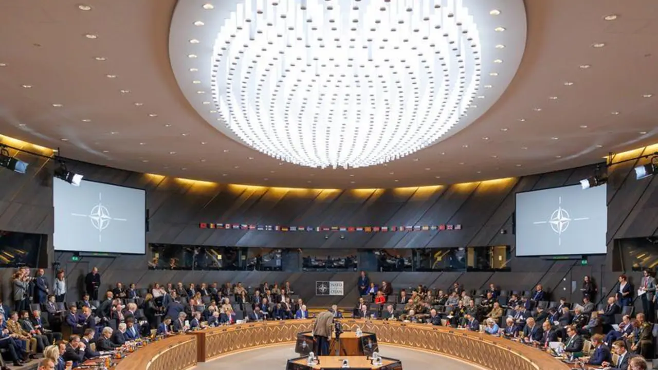 HANDOUT - 14 June 2024, Belgium, Brussels: NATO Secretary General Jens Stoltenberg (C)  chairs the meeting of NATO Ministers of Defence at the alliance's headquarters in Brussels. Photo: -/NATO/dpa - ATTENTION: editorial use only and only if the credit mentioned above is referenced in full
14/6/2024 ONLY FOR USE IN SPAIN