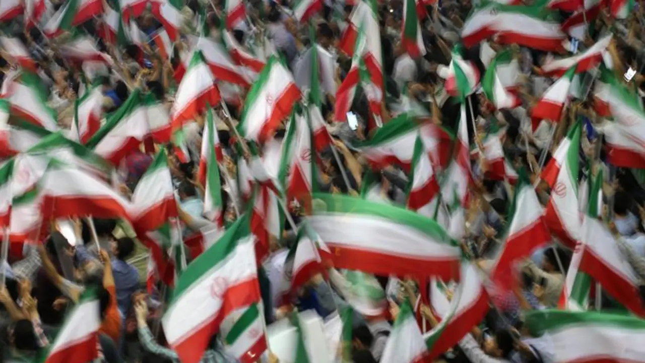 03 July 2024, Iran, Tehran: Iranian supporters wave Iran's flag during Iranian ultraconservative former nuclear negotiator Saeed Jalili's election campaign, ahead of a presidential election runoff following a first round marked by a historically low turnout in Tehran. Photo: Rouzbeh Fouladi/ZUMA Press Wire/dpa
Rouzbeh Fouladi/ZUMA Press Wire/ DPA
03/7/2024 ONLY FOR USE IN SPAIN