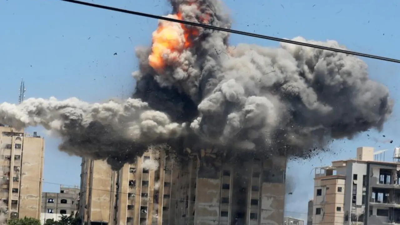 July 20, 2024, Nusairat, Gaza Strip, Palestinian Territory: Heavy smoke and fire billow following an Israeli military strike on building in Al-Nusairat central of Gaza strip, on July 20, 2024. amid the ongoing conflict between Israel and the Palestinian militant group Hamas,Image: 891039010, License: Rights-managed, Restrictions: , Model Release: no, Credit line: Omar Ashtawy / Zuma Press / ContactoPhoto