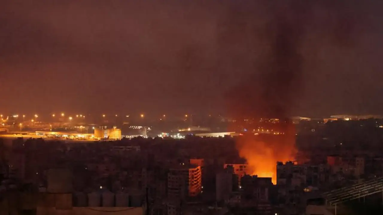 October 6, 2024, Beirut, Beirut, Lebanon: Beirut on October 6 after a night of bombing, the Lebanese capital woke up in thick smoke, 30 strikes of unprecedented intensity took place on the southern neighborhoods and near the airport,Image: 917177683, License: Rights-managed, Restrictions: * Belgium, France and Russian Rights OUT *, Model Release: no, Credit line: Sylvain Rostaing / Zuma Press / ContactoPhoto