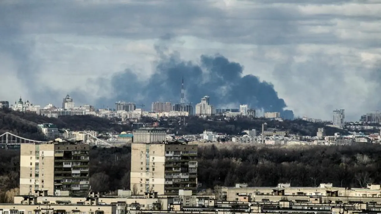 February 27, 2022, Kyiv, Ukraine: Smoke rises over the part of Ukraine's capital situated on the right bank of the Dnipro River in the morning on Sunday, Kyiv, capital of Ukraine.,Image: 665187667, License: Rights-managed, Restrictions: , Model Release: no, Credit line: Evgen Kotenko / Zuma Press / ContactoPhoto