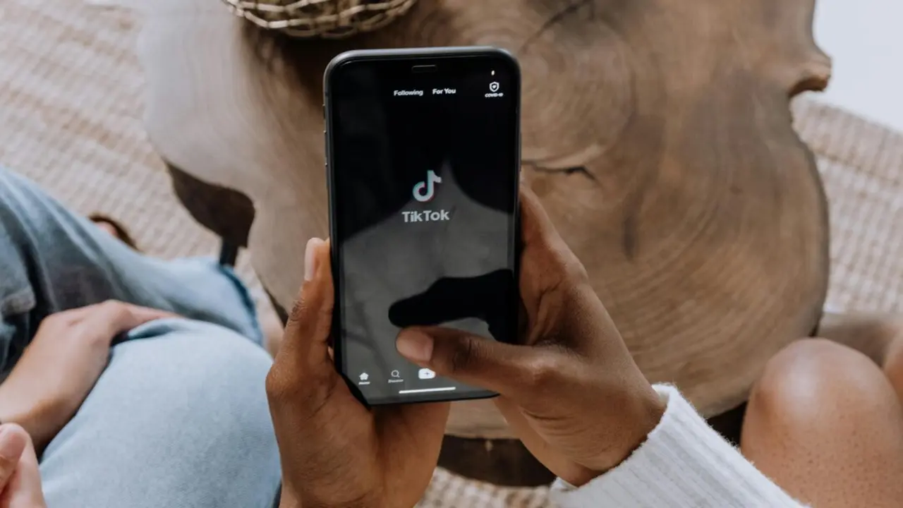 pexels-cottonbro-tiktok