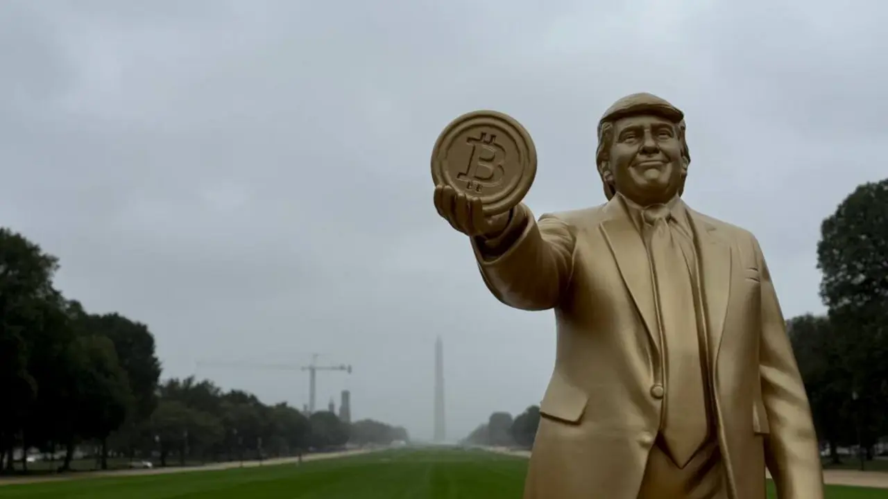La estatua de Donald Trump