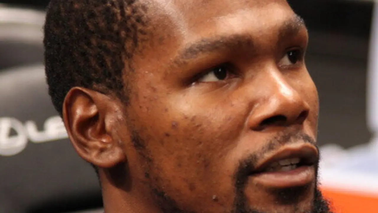 Golden_State_Warriors_Small_Forward_Kevin_Durant_(cropped) wikipedia