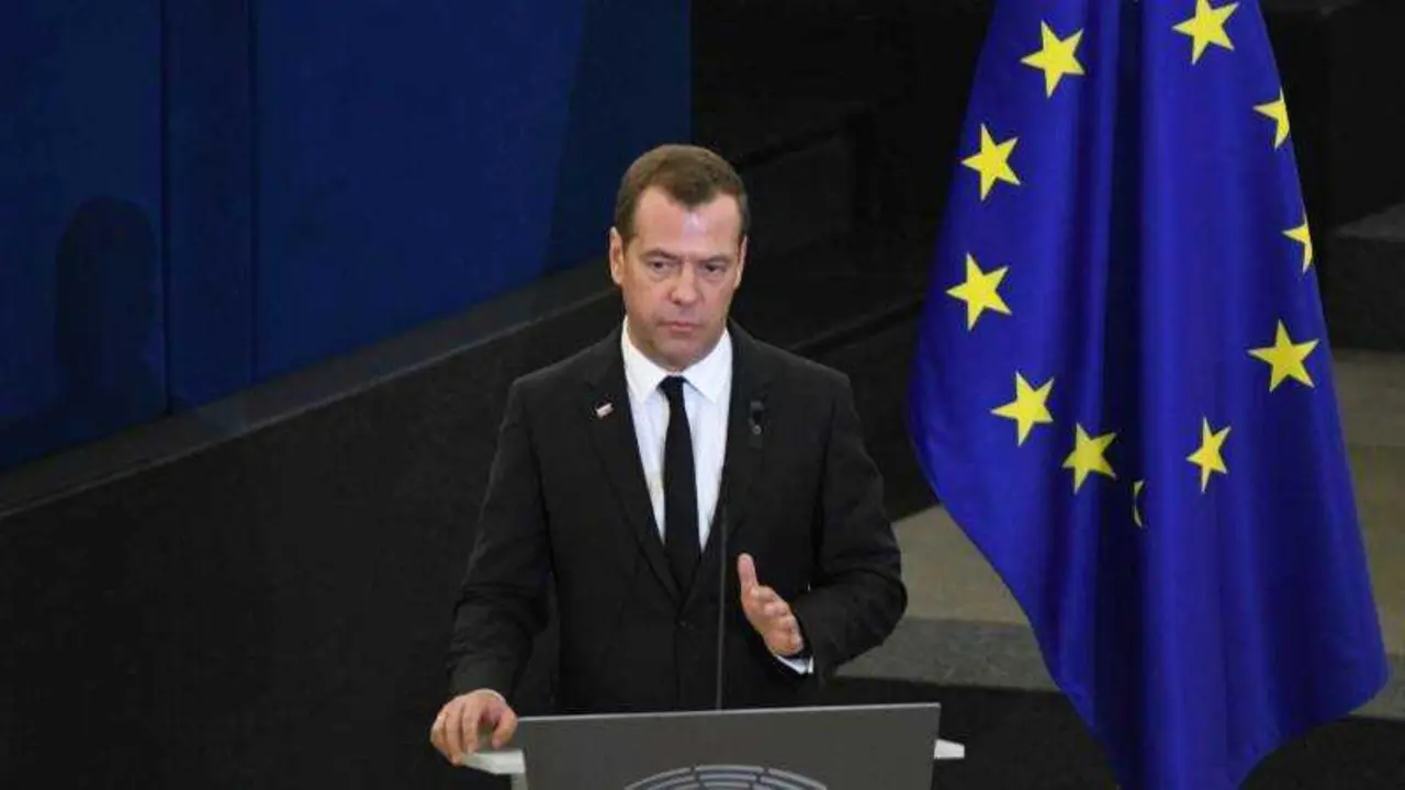Medvedev: “No debe haber guerra con Europa” en los próximos cinco años

EPA/PATRICK SEEGER