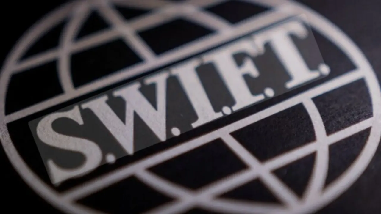 SWIFT introduce un libro mayor basado en blockchain para pagos transfronterizos 24/7