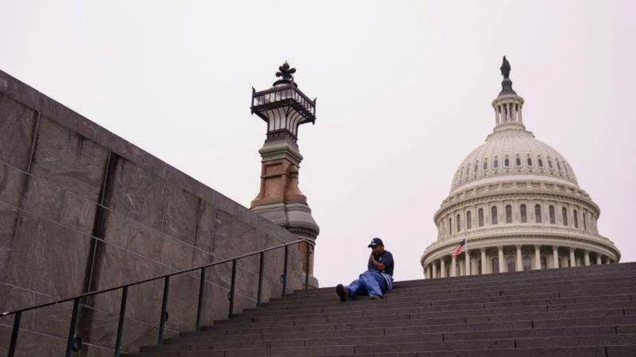 Demócratas bloquean proyecto de financiamiento republicano antes del cierre gubernamental

EPA/WILL OLIVER