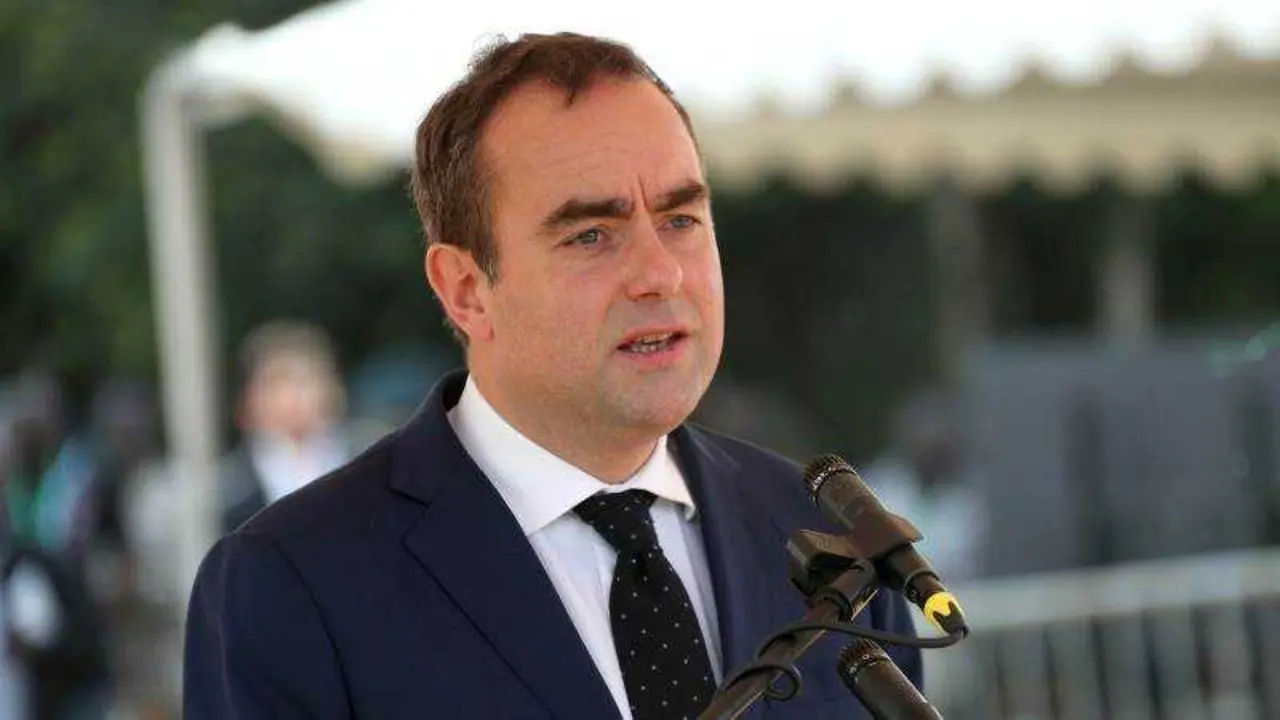 Lecornu promete no impulsar el presupuesto sin el Parlamento - E P A / L E G N A N K O U L A