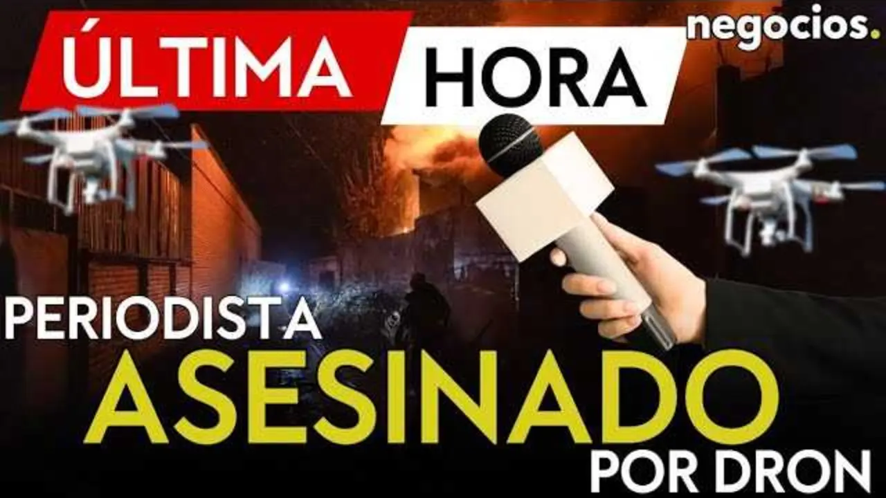 Fotograma del reportaje en el que se observa el equipo de protección del periodista y el escenario del conflicto en Ucrania<br>                        <br>                        <br>                        <br>                      