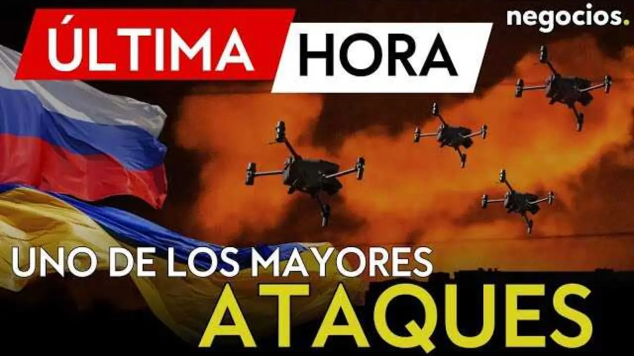 Un sistema de defensa antiaérea en acción durante la noche, en medio de un ataque con drones reportado por Rusia.<br>                        <br>                        <br>                        <br>                      