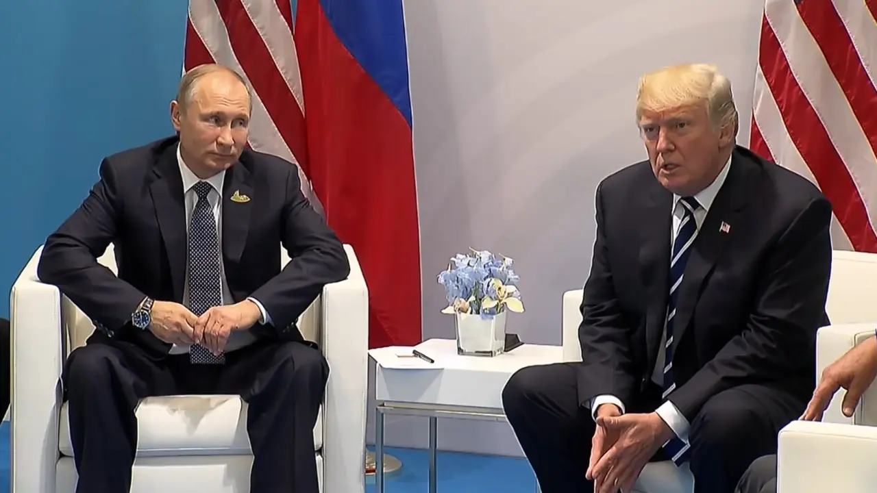 TRUMP Y PUTIN SENTADOS
