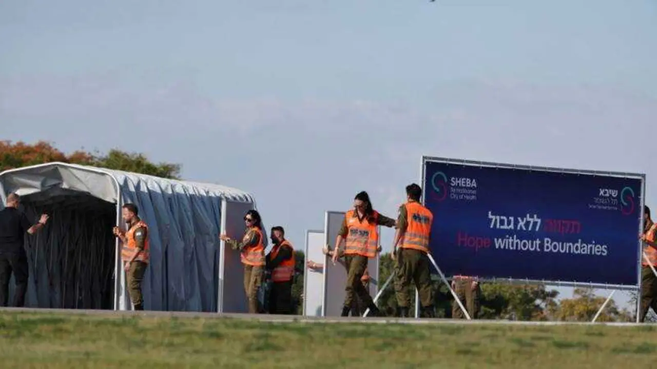 EPA/ATEF SAFADI

Israel confirma la liberación de 7 rehenes de Hamas: “Ya cruzaron la frontera”