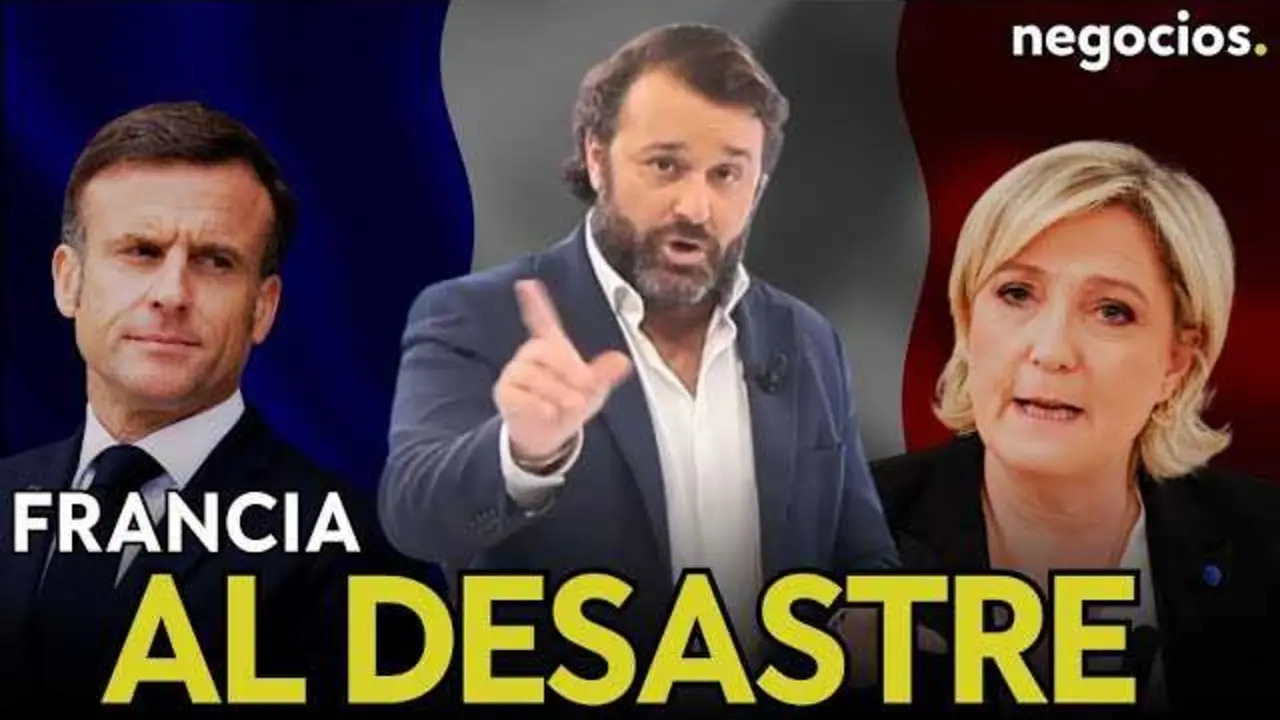 Fotografía de Emmanuel Macron durante un discurso, con la bandera francesa de fondo, capturando la tensión política actual en el país.<br>                        <br>                        <br>                        <br>                      