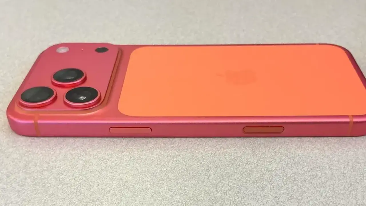 update-on-orange-iphone-17-pro-max-that-turned-rose-gold