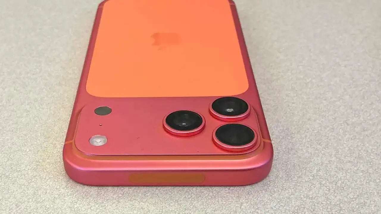update-on-orange-iphone-17-pro-max-that-turned-rose-gold-v0-w3roauyj93vf1