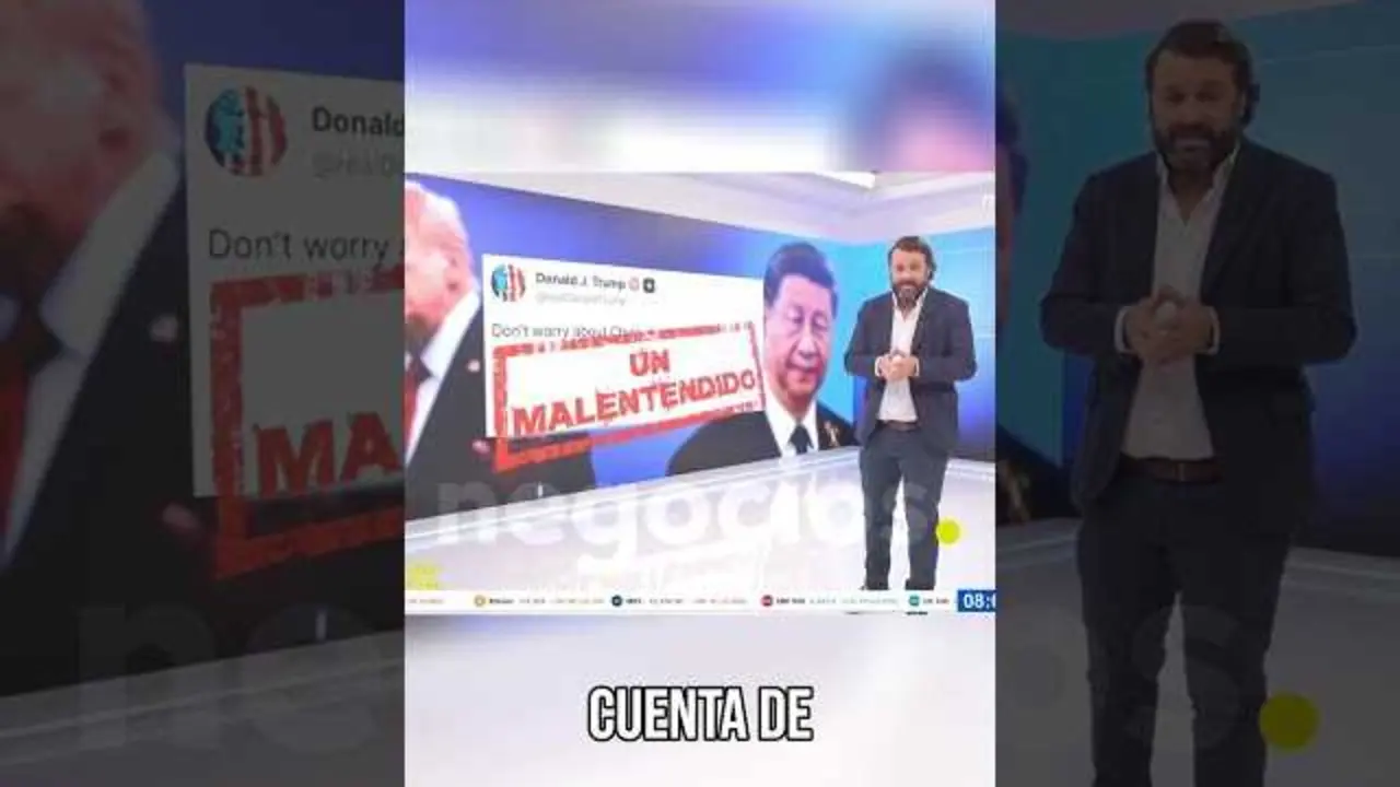 Jerome Powell en conferencia, con gráficos económicos y simbolismos de mercados financieros<br>                        <br>                        <br>                        <br>                      