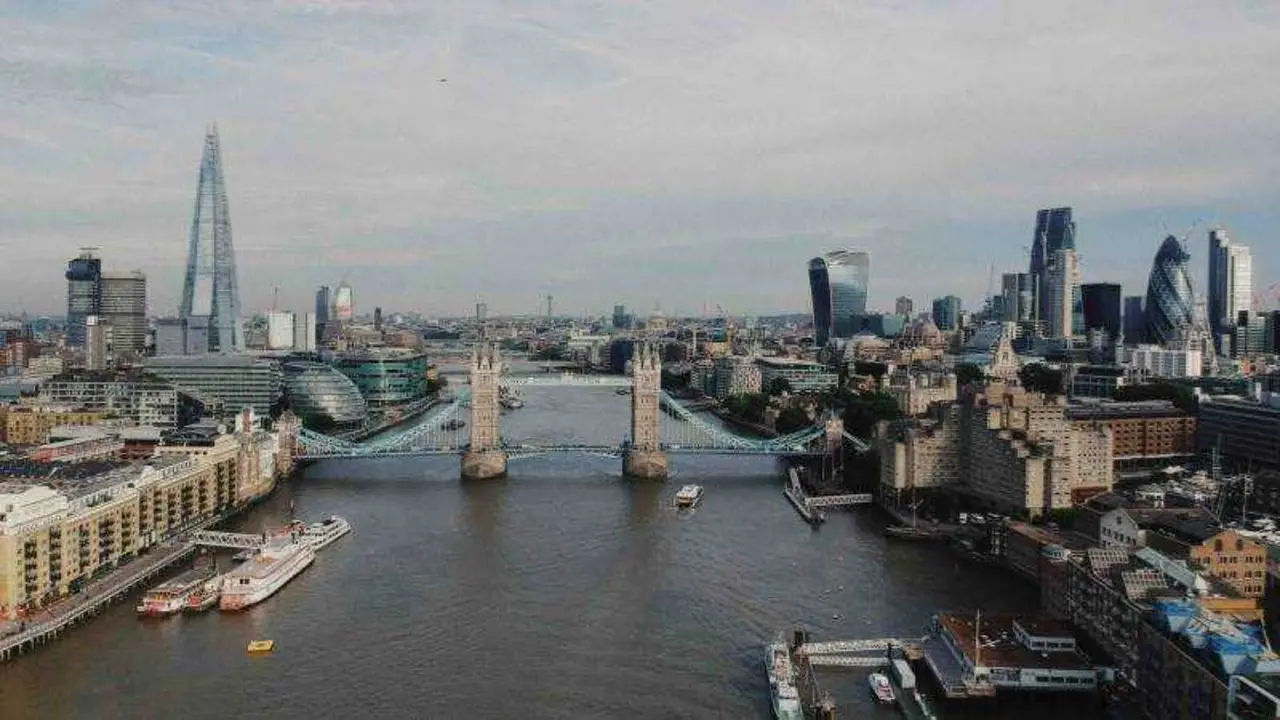 ROBERT&nbsp;BYE&nbsp;/&nbsp;UNSPLASH