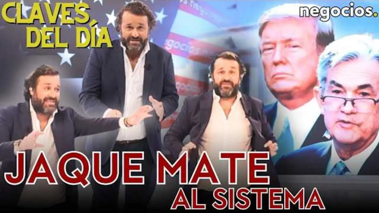 Jerome Powell y un lingote de oro en primer plano, con gráficos bursátiles al fondo, simbolizando el cambio en las políticas monetarias y la revalorización de los metales preciosos.<br>                        <br>                        <br>                        <br>                      