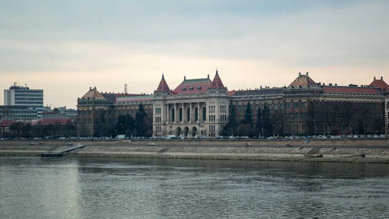 pexels-tarik-deliomerovic-493485709-34328899 Hungría