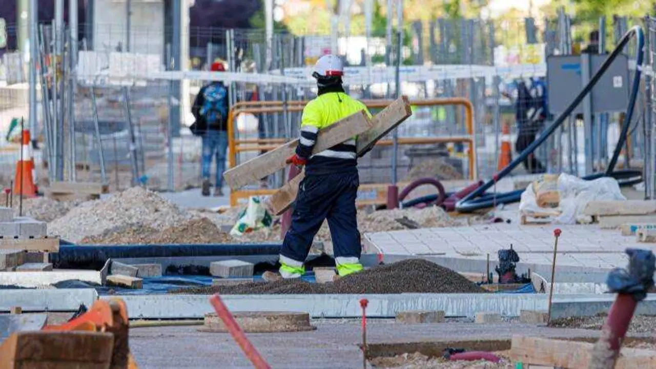 La producción de construcción de la eurozona cayó un 0,1% en agosto - E. P. A. / J. A. V. E. B. E. L. E. R.​​​