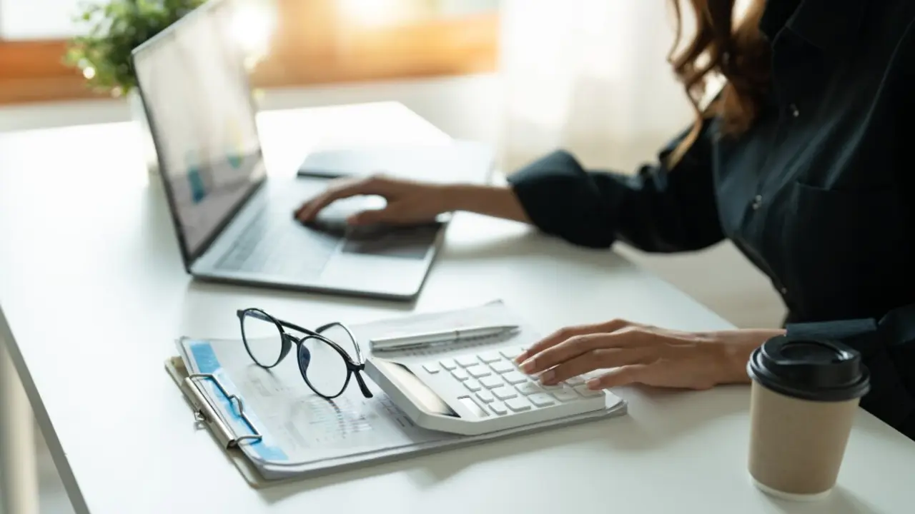 Golpe al bolsillo de los autónomos: la Seguridad Social congela las cuotas bajas y sube las altas un 2,5%