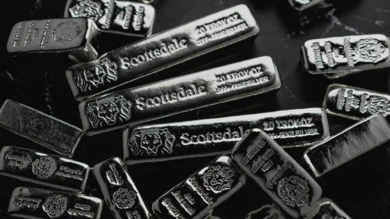 Los metales preciosos caen, la plata se desploma un 5% - UNSPLASH / SCOTT S DALEMINT