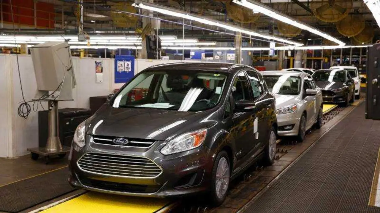 Ford retira más de 1,4 millones de unidades en EE.UU. por problemas con la cámara de visión trasera - E P A / J E F F K O W A L S K Y