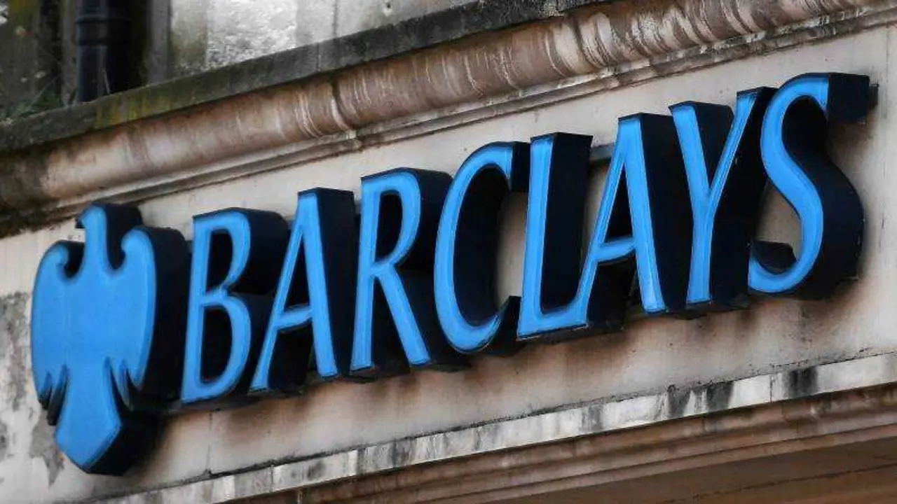 Los ingresos del tercer trimestre de Barclays aumentan un 9% hasta los 7.200 millones de libras - E P A / Y LLUVIA​​​​​​