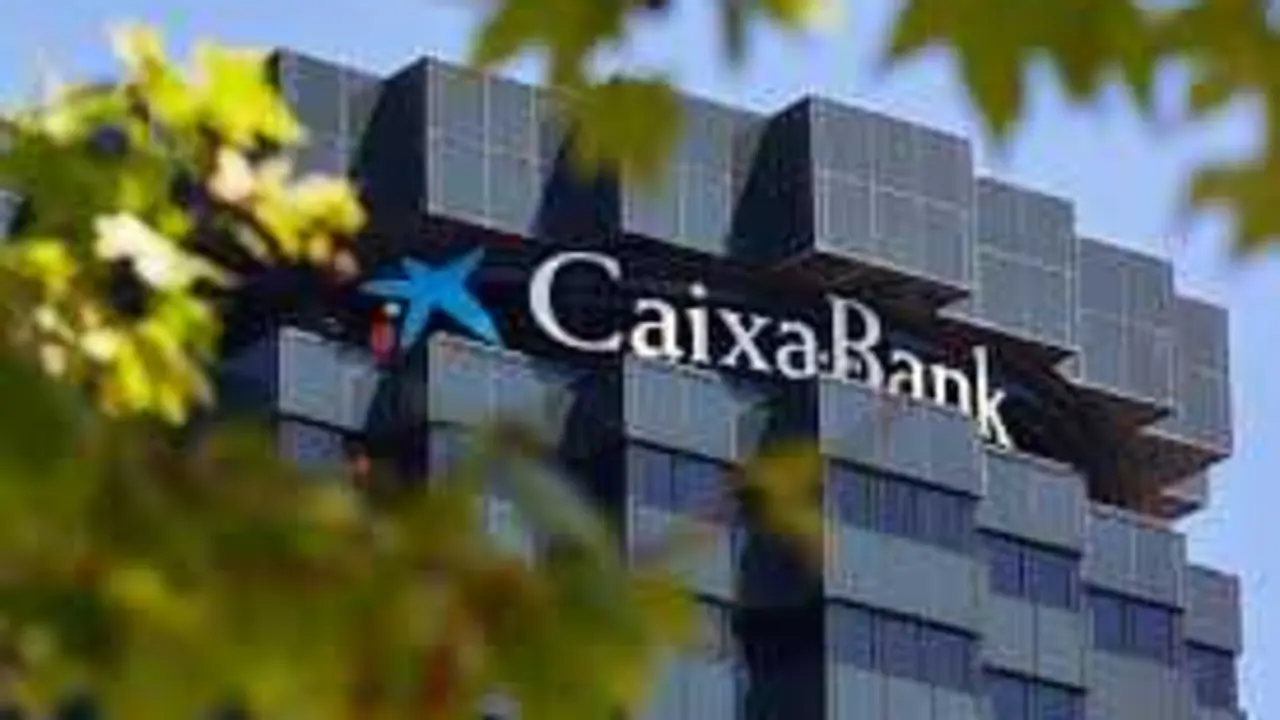 CaixaBank completa el 84,7 % de su recompra de acciones y mantiene su cotización estable en torno a los 8,87 euros