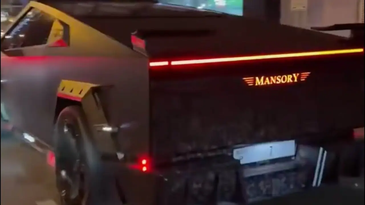 Mansory Cybertruck in Dubai wearing the most expensive license plate in the world, Dubai P7 was purchased in 2023 for $15M USD.